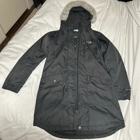 Woman’s Columbia Jacket - Picture 2 of 4